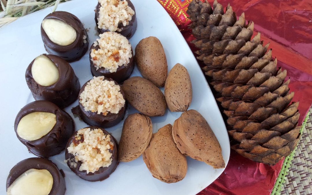 Bombones de chocolate con leche de avena, almendra y naranja