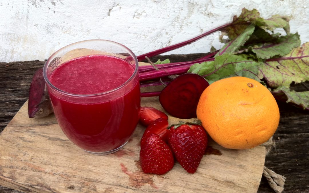 Saft aus Roter Bete, Orange und Erdbeere