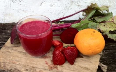 Saft aus Roter Bete, Orange und Erdbeere