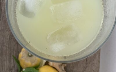 Limonada con jengibre y hierbabuena