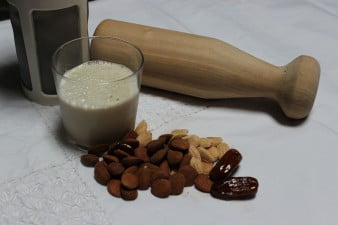 Receta vegana de la leche de almendras casera