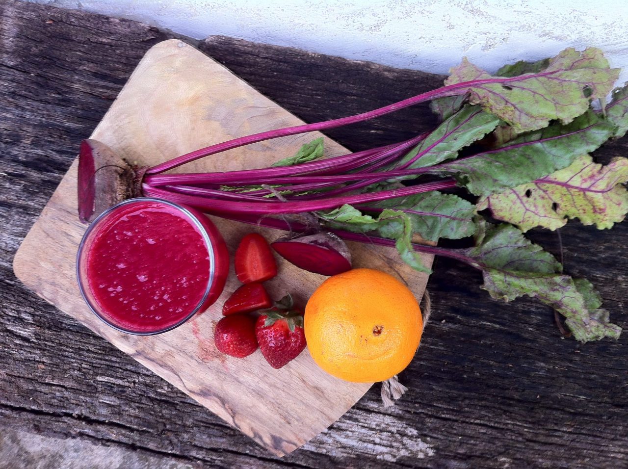 Beetroot orange strawberry juice Vegan Milker