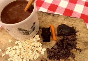 Chocolate a la taza elaborado con leche de avena en copos