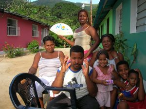 In this photo, taken in 2006 by our friend Andoni (Antxoa) Monforte, we can see Txentxo and Nora , workers of Chuao´s cocoa cooperative.