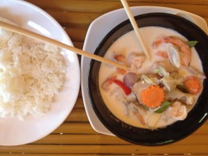 Zuppa “Tom Yum” con latte di cocco (ricetta thailandese)