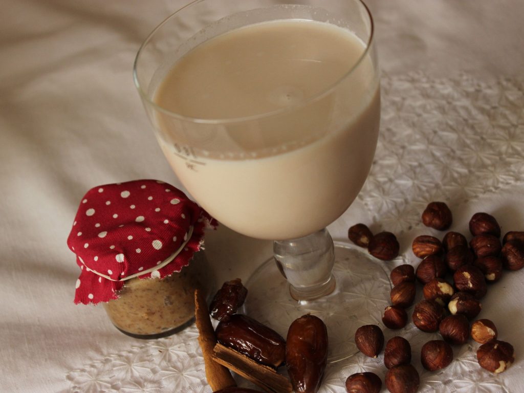 hacer leche de avellanas casera sin lactosa con utensilio chufamix