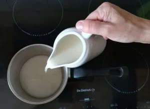 riscaldare la latte vegetale fatto in casa 