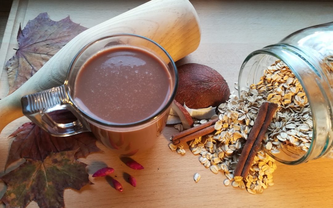 Latte d’avena, cocco e cacao con datteri