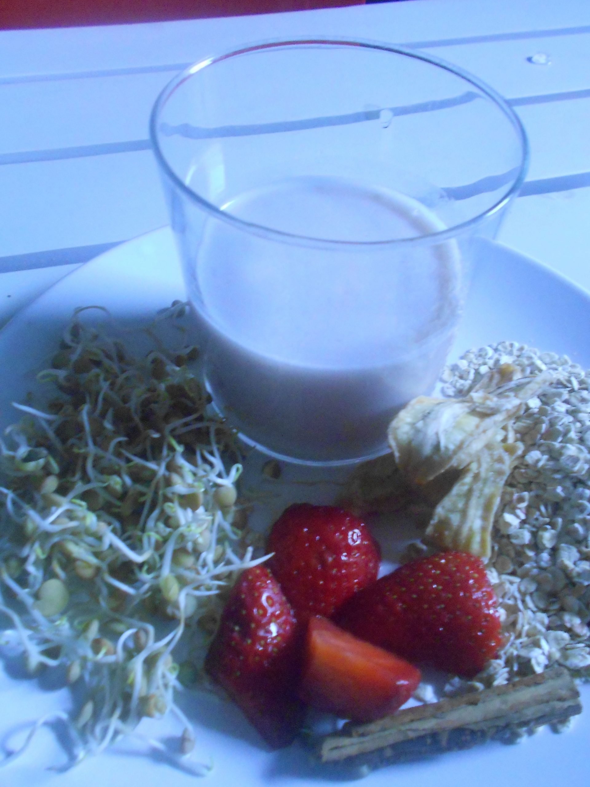 Oat milk with strawberries and lentil sprouts Vegan Milker