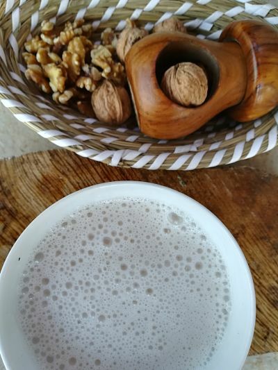Homemade walnut milk