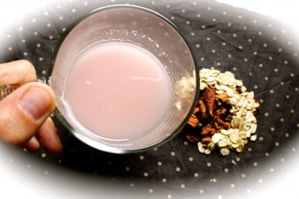 Leche de avena con infusión de frutos del bosque