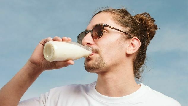 Plant-based milks that help regulate cholesterol