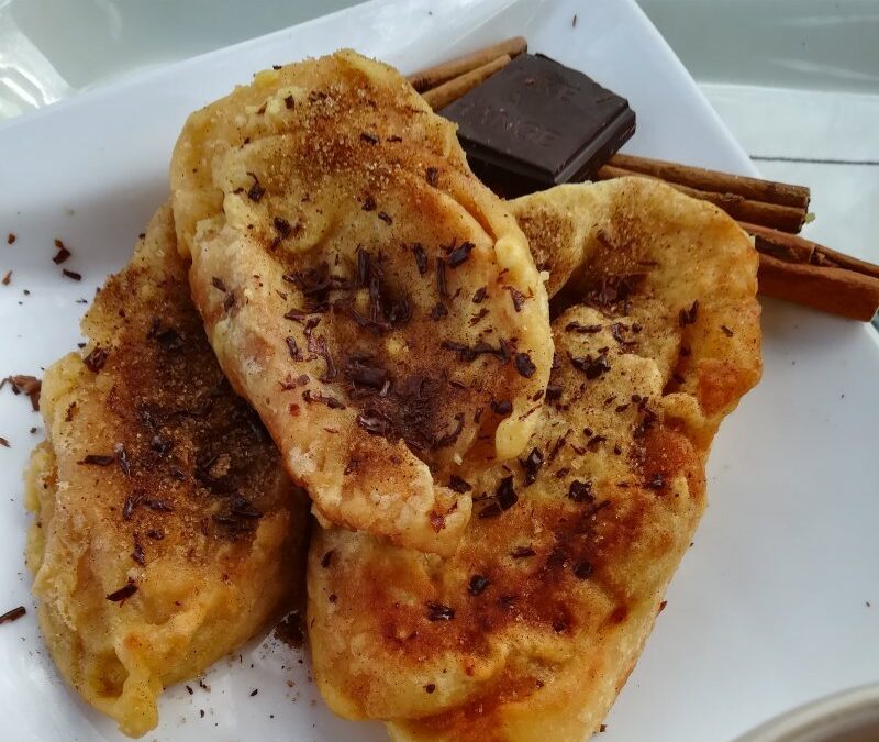 Torrijas con leche de arroz, chocolate y canela