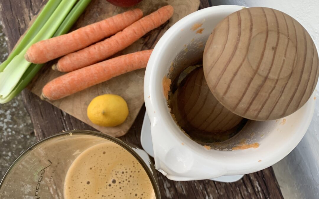 Jus détox de pomme céleri et carotte